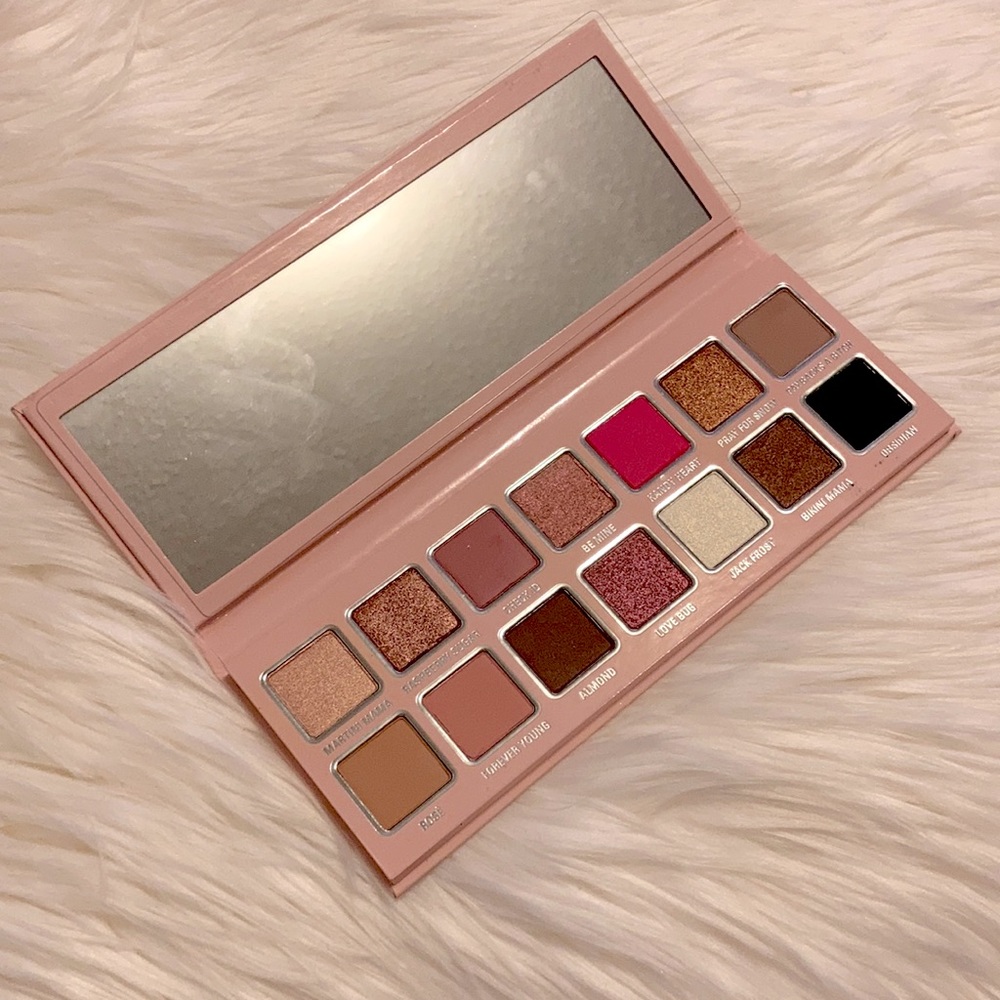 NWT Kylie Cosmetics Holiday Pressed Powder Palette